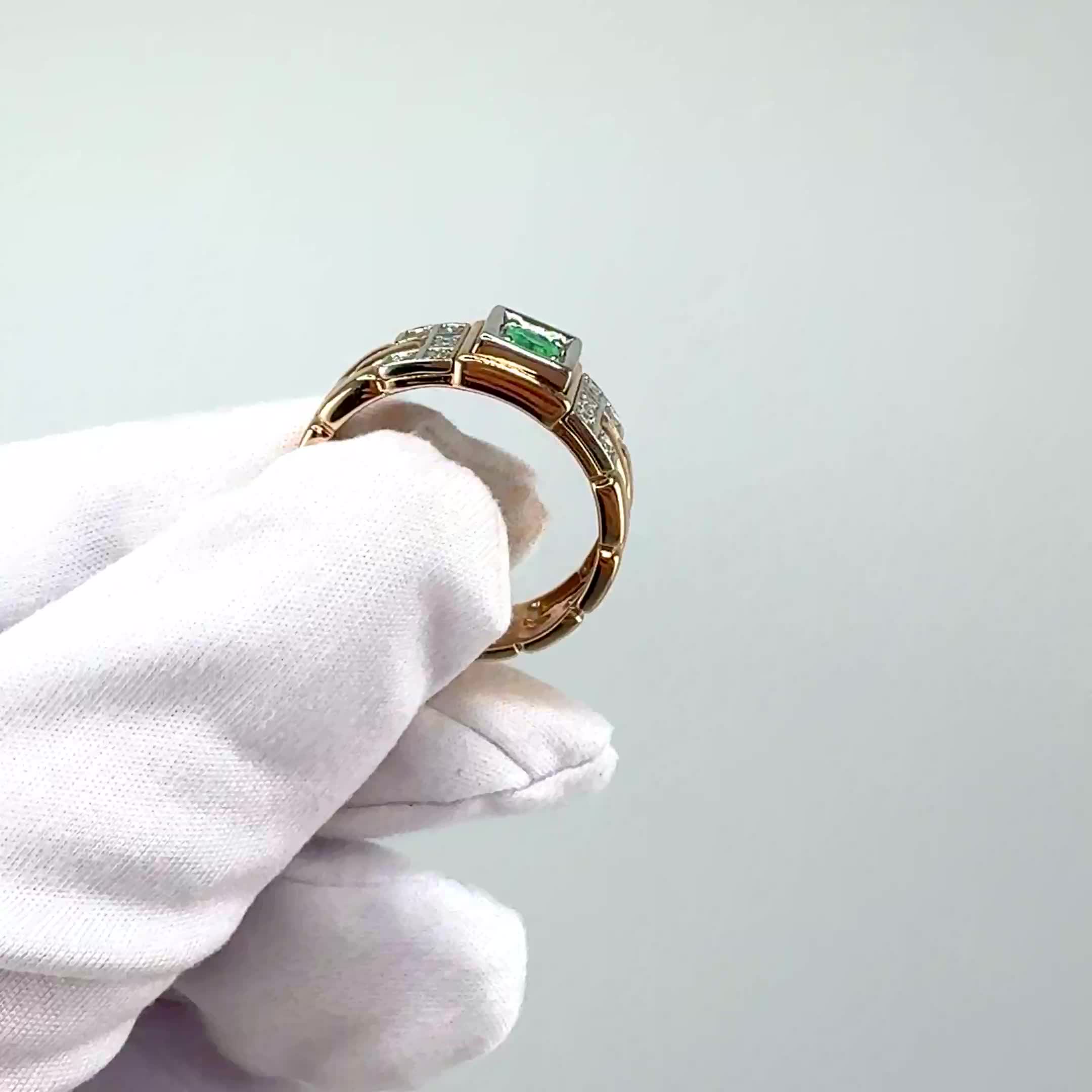 Кольцо с изумрудом и бриллиантами из золота 585 пробы арт. 960637к.1