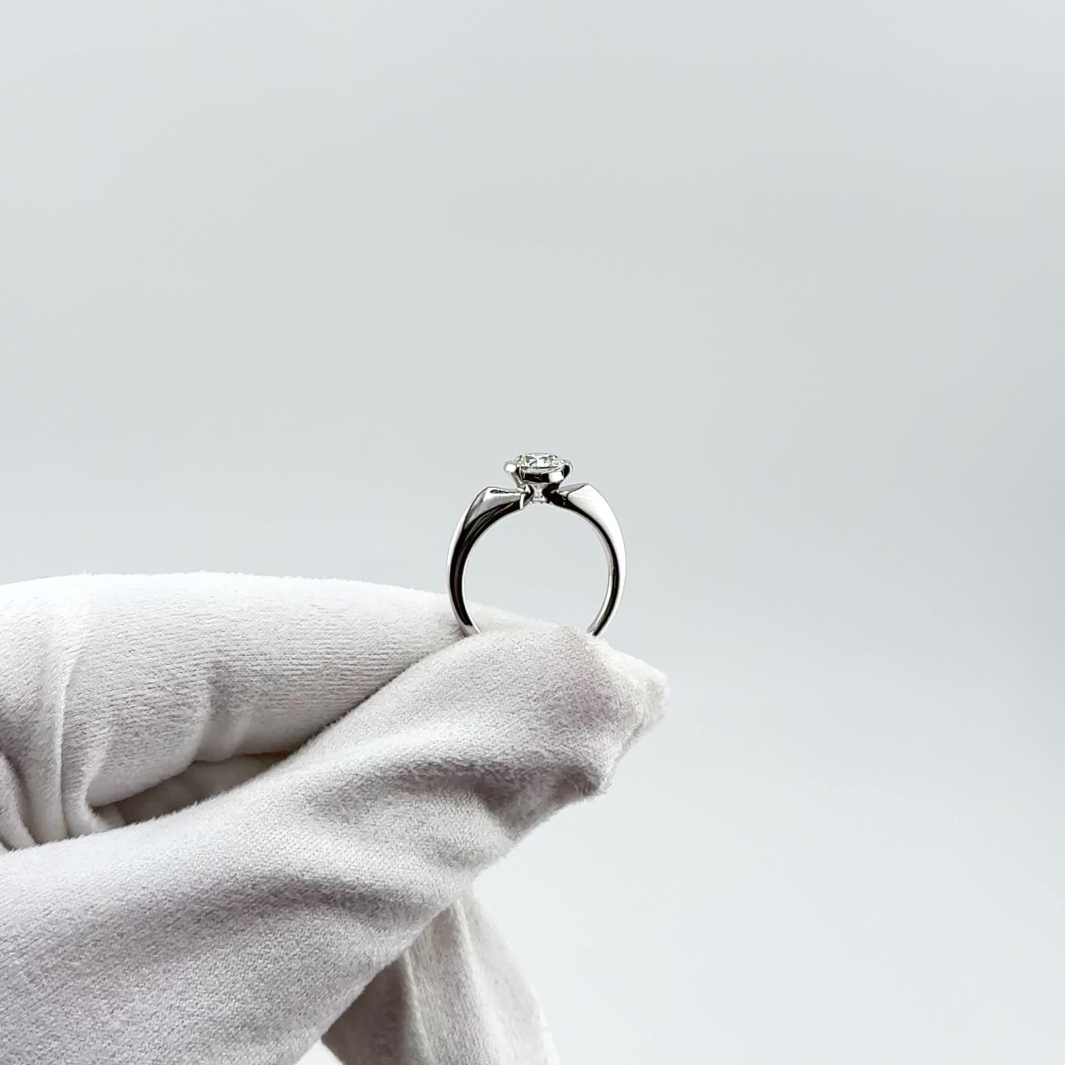 Кольцо с бриллиантом 0,9ct из белого золота 585 пробы арт. 963243.2