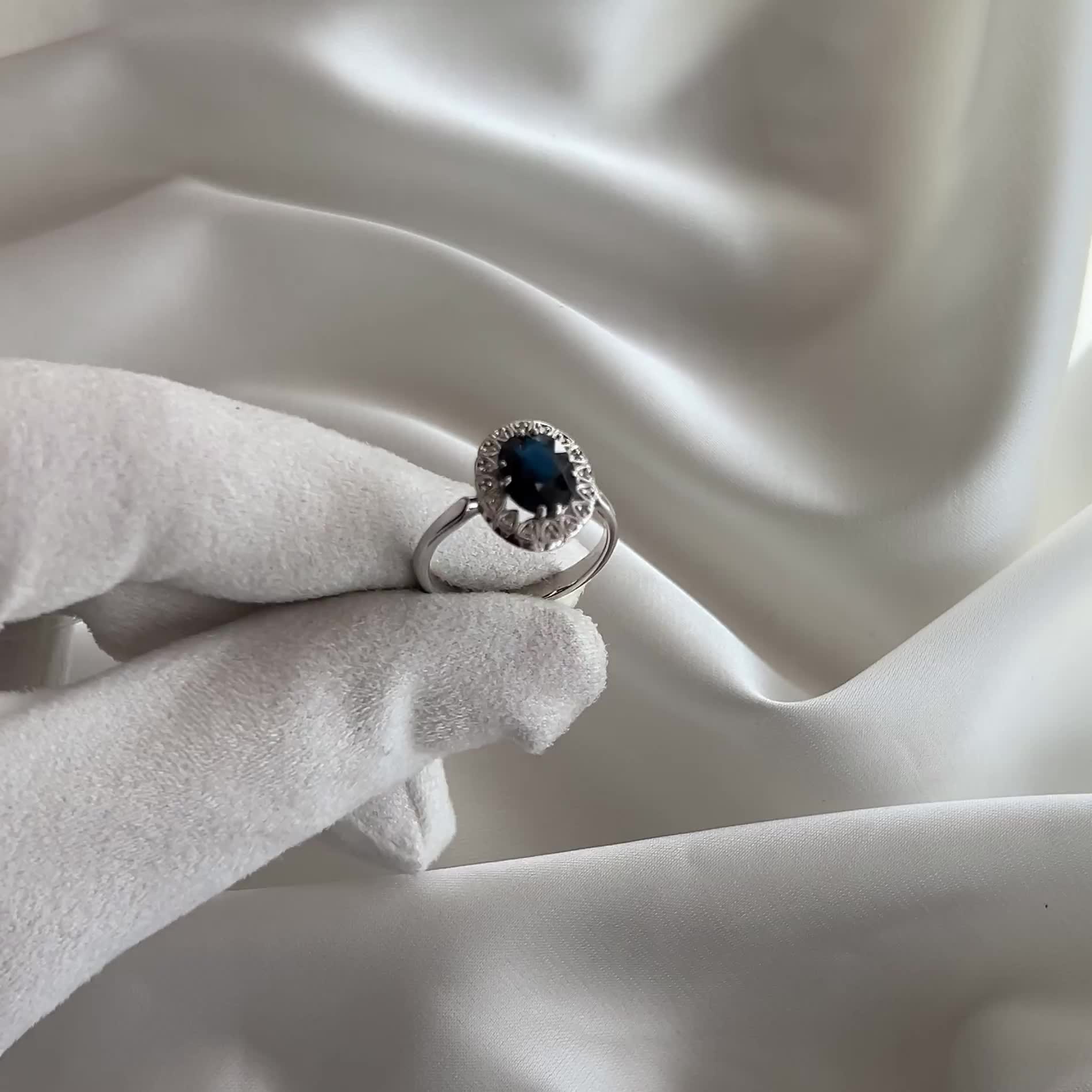 Кольцо с сапфиром и бриллиантами из белого золота 585 пробы арт. 963974.2