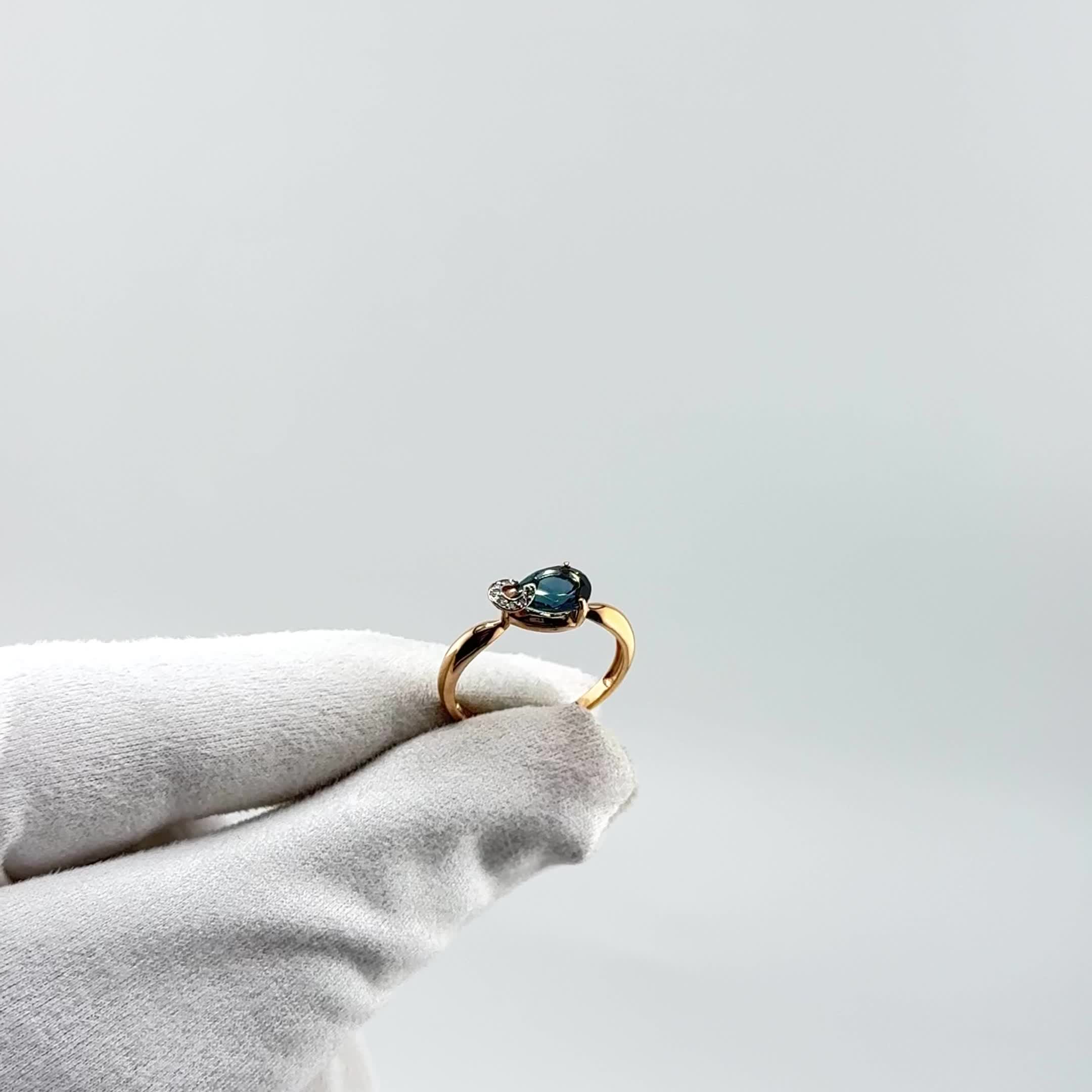 Кольцо с топазом и бриллиантами из золота 585 пробы арт. 964099к.1