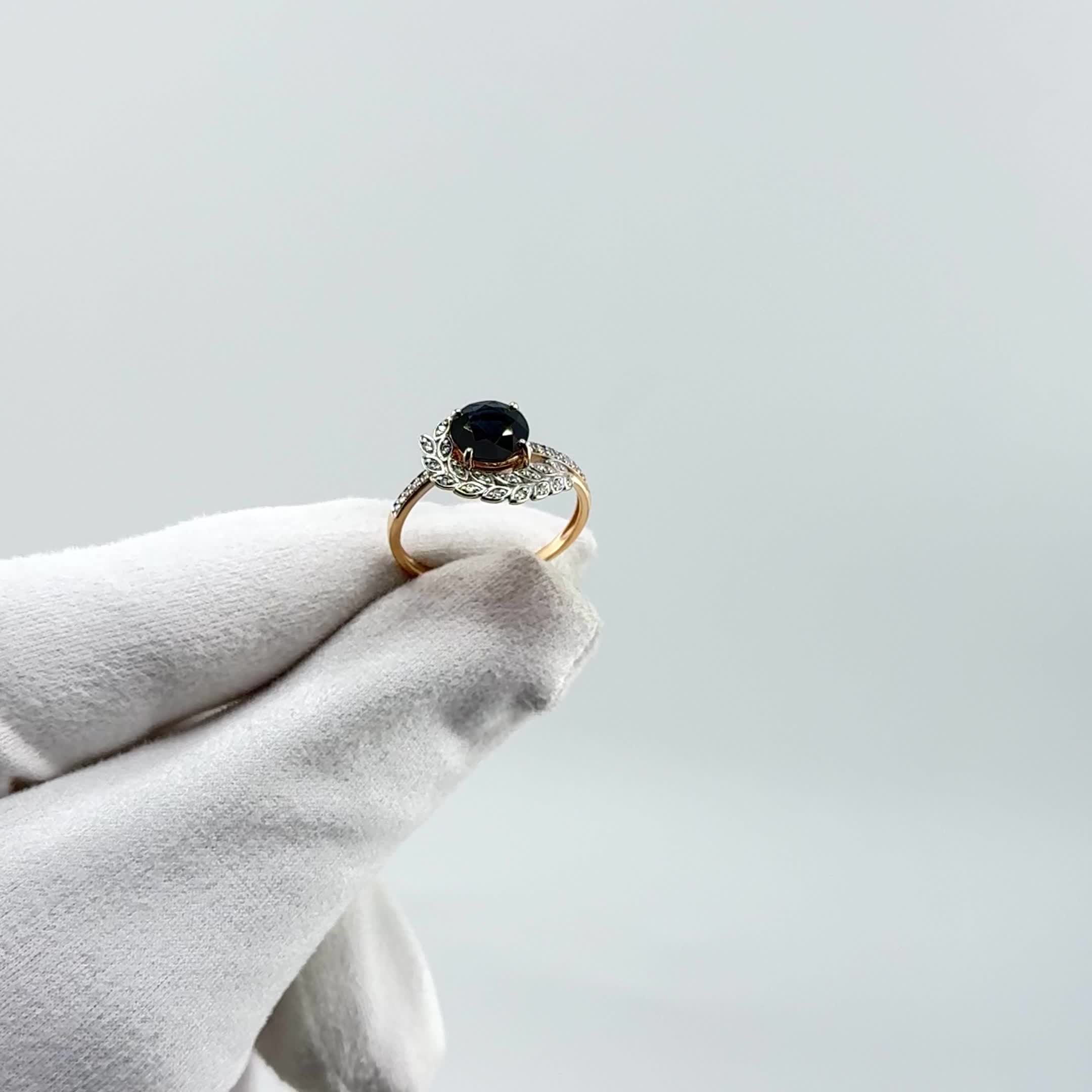 Кольцо с сапфиром и бриллиантами из золота 585 пробы арт. 964465к.1