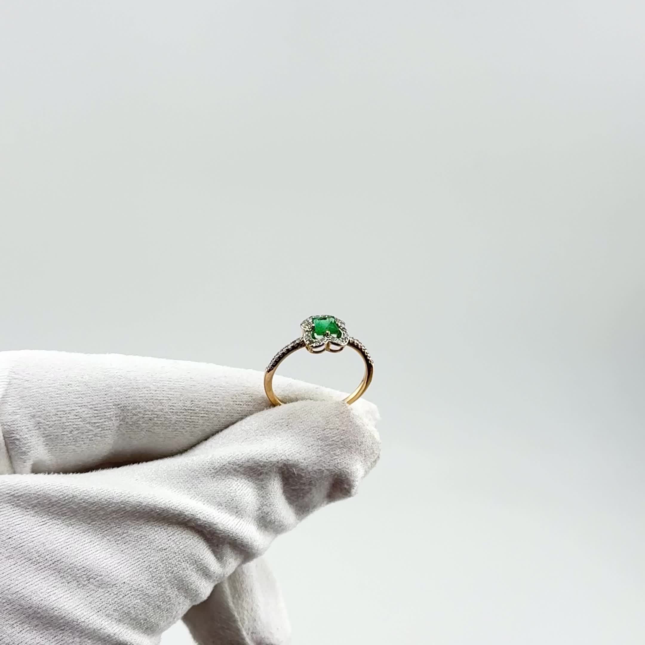 Кольцо "Цветок" с изумрудом и бриллиантами из золота 585 пробы арт. 964496.1