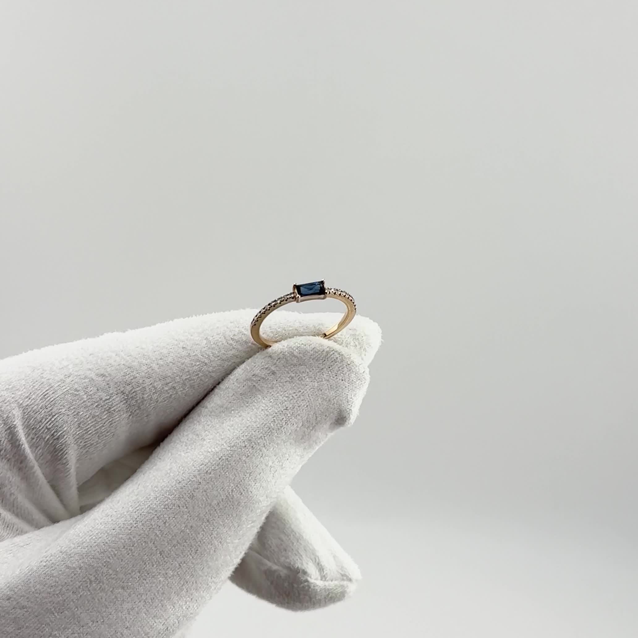 Кольцо с сапфиром и бриллиантами из золота 585 пробы арт. 964562.1