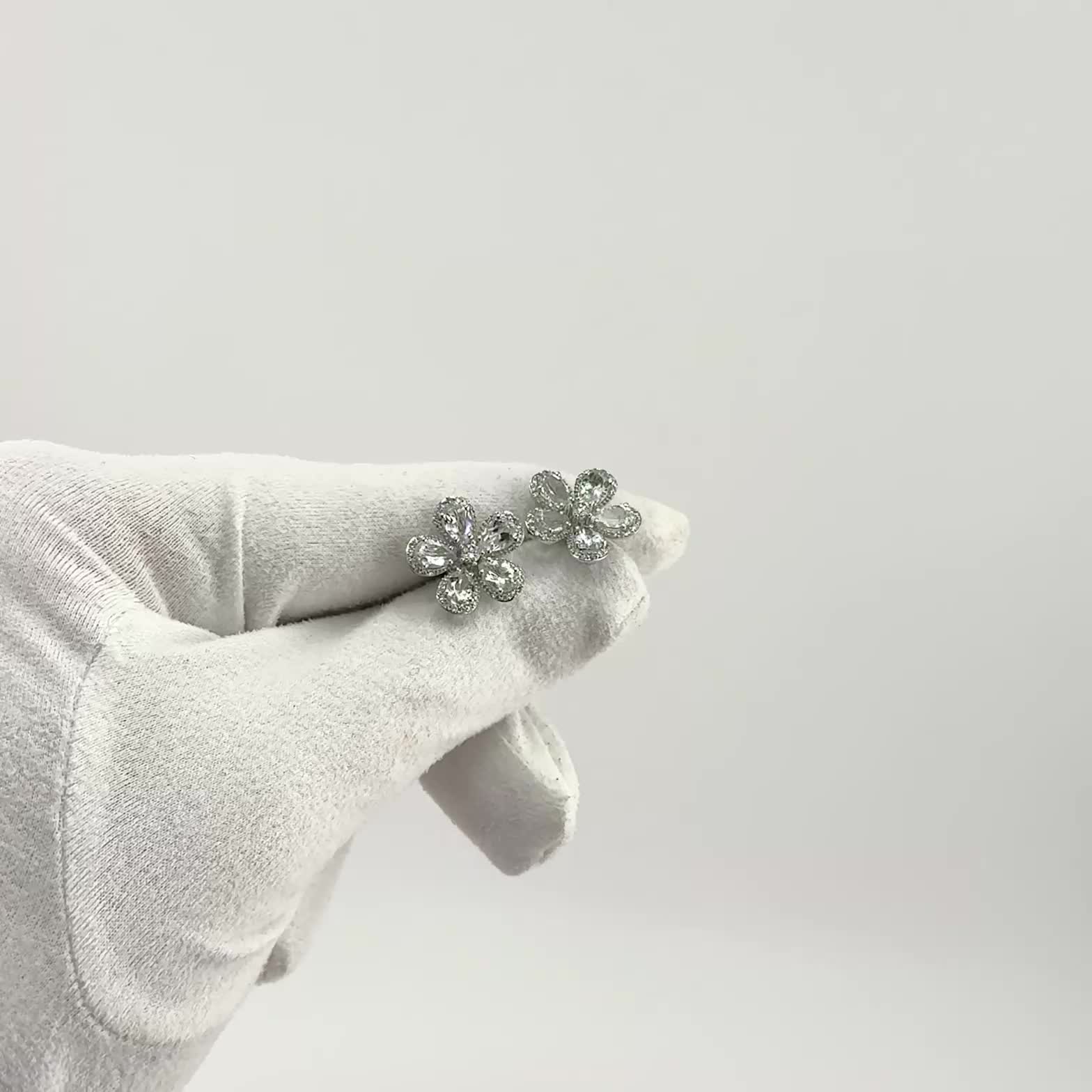 Серьги "Цветы" с топазами и бриллиантами из золота 585 пробы  арт. AE30199-WD-WTP