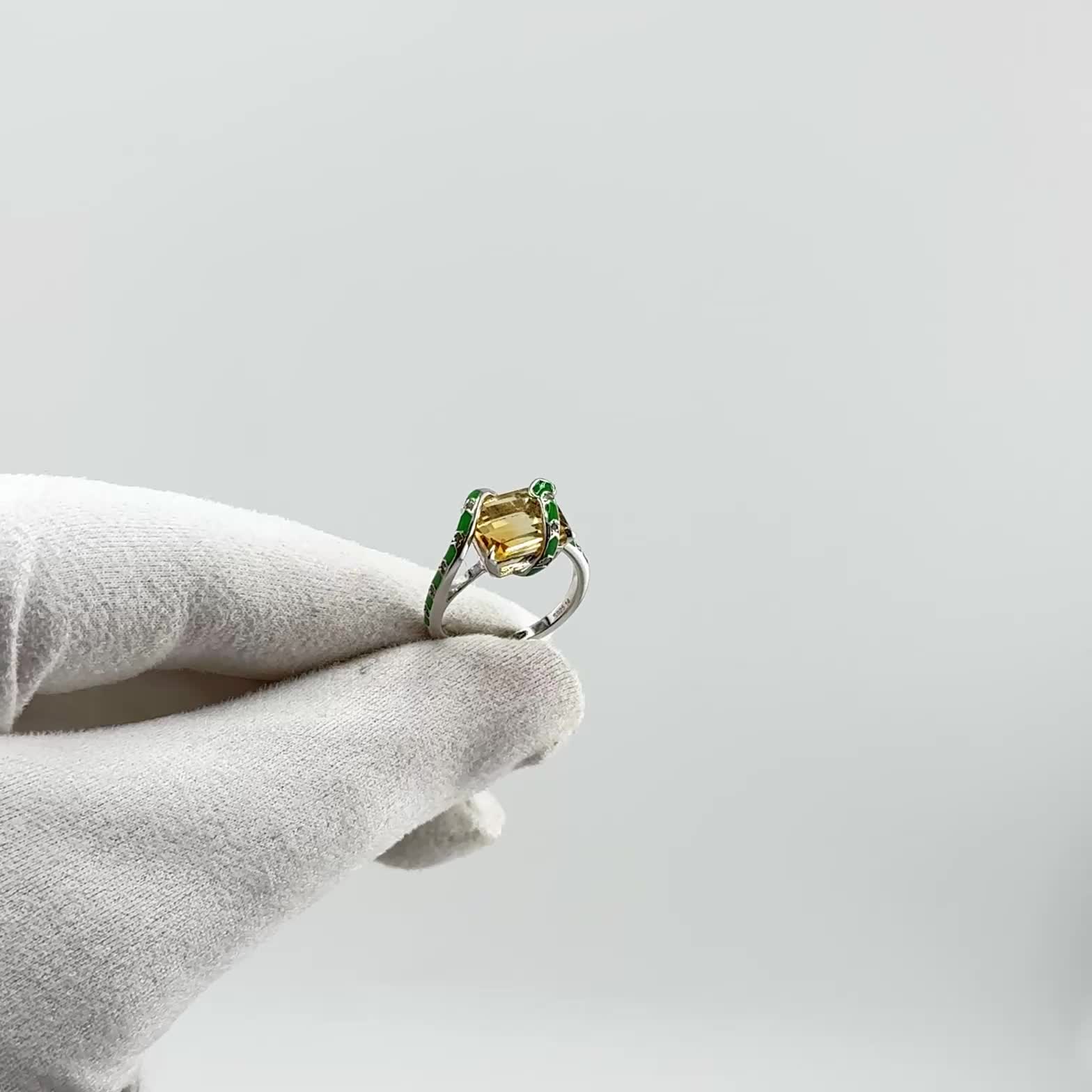 Кольцо "Змея" с цитрином, топазом и эмалью из серебра 925 пробы арт. BSL23104082_KO_CT_ENAM_WG