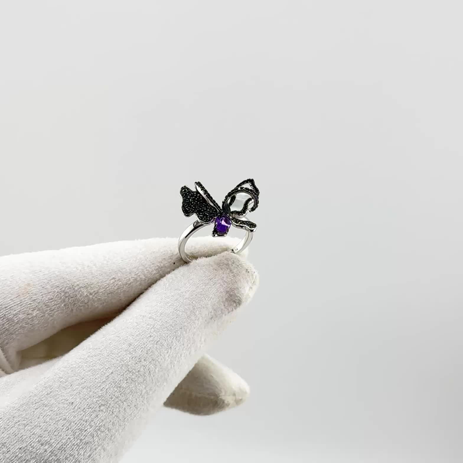 Кольцо "Бабочка" с аметистом, шпинелью и перламутром из серебра 925 пробы арт. BSL23106753_KO_AM_SH_SP_W
