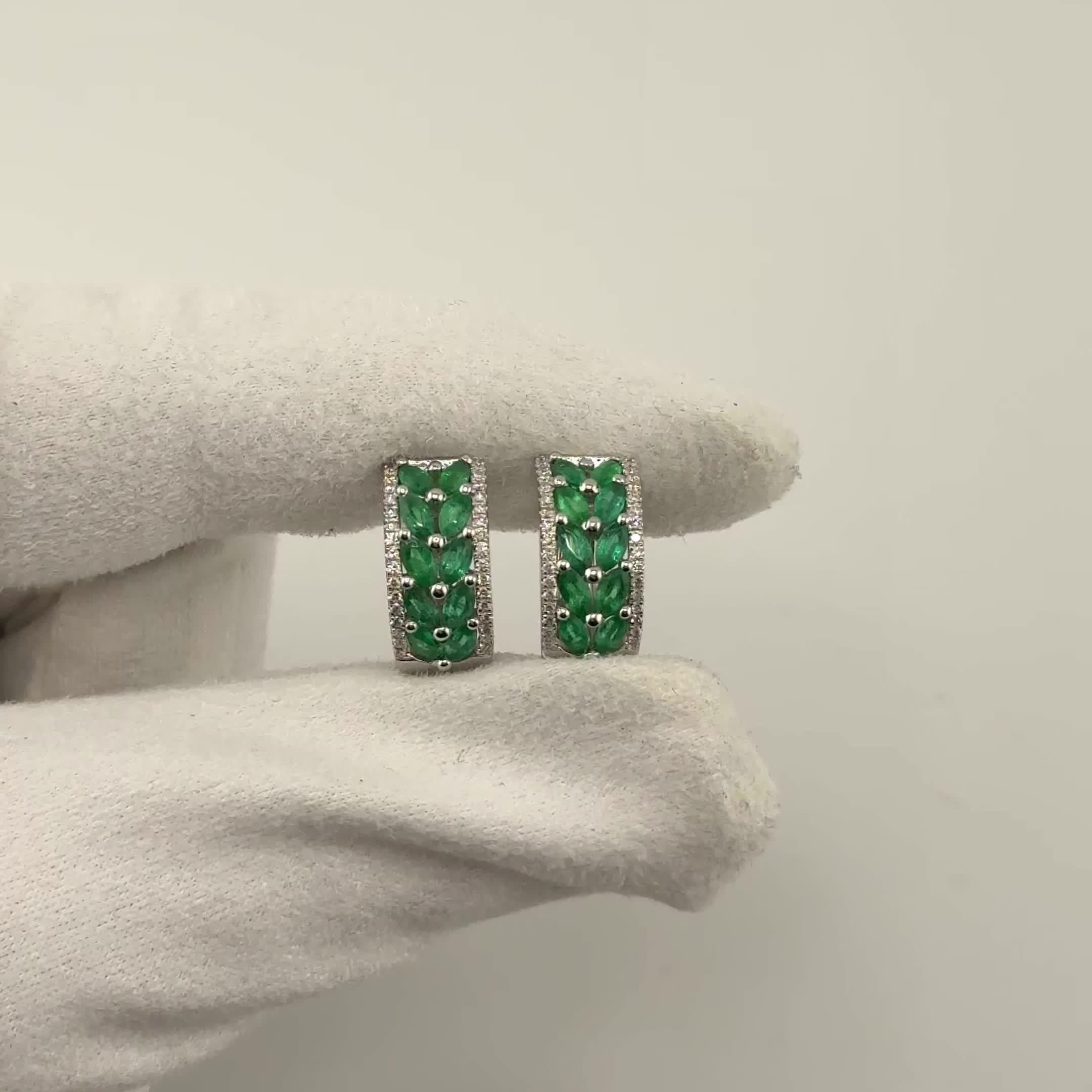 Серьги с изумрудами и бриллиантами из белого золота 585 пробы арт. CE44352-WD-EM