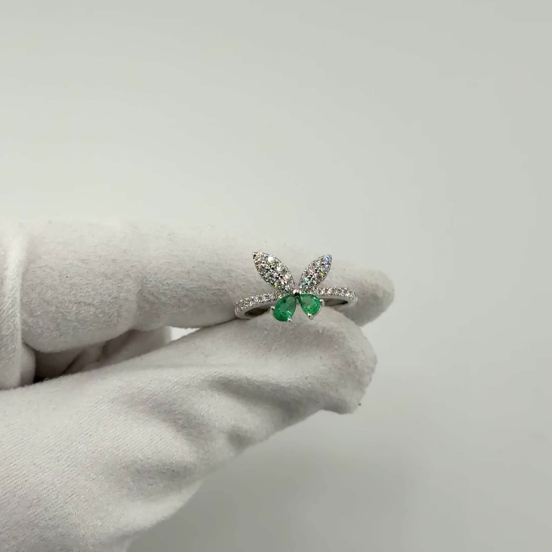 Кольцо с изумрудами и бриллиантами из золота 585 пробы арт. CR17378-WD-EM