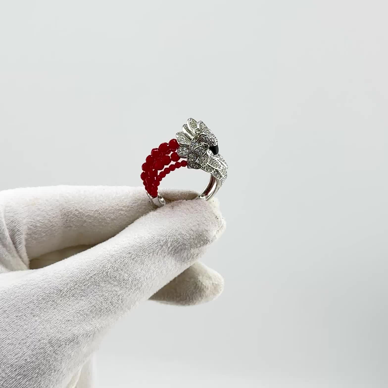 Кольцо "Попугай" с фианитами, карнелианом и эмалью из серебра 925 пробы арт. HPT1512-R_KO_ENAM_WG