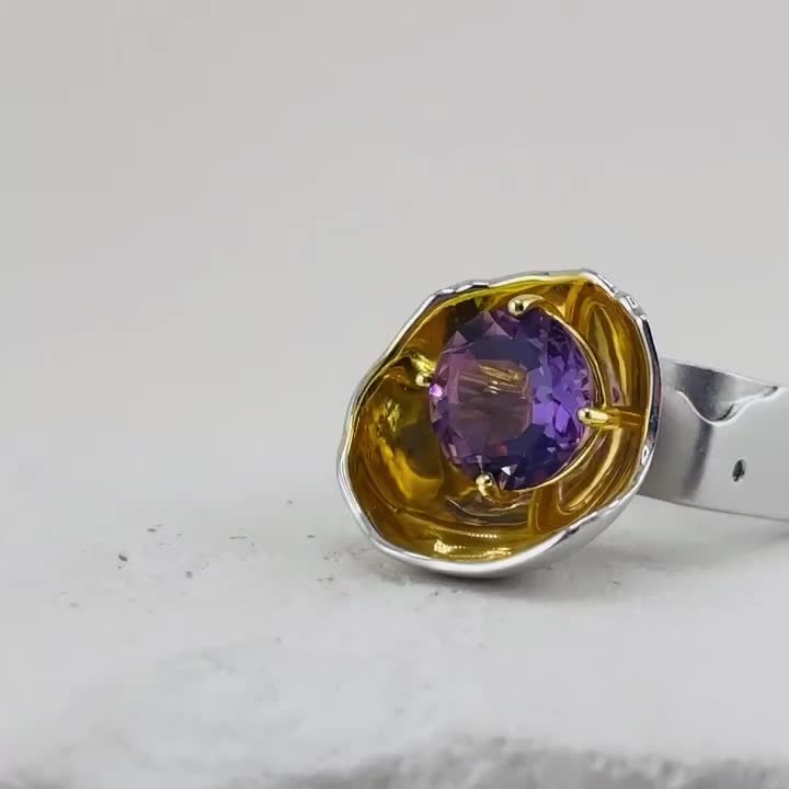 Кольцо с аметистом и гранатом из серебра 925 пробы с позолотой арт. R02688_KO_AM_GR_WJ