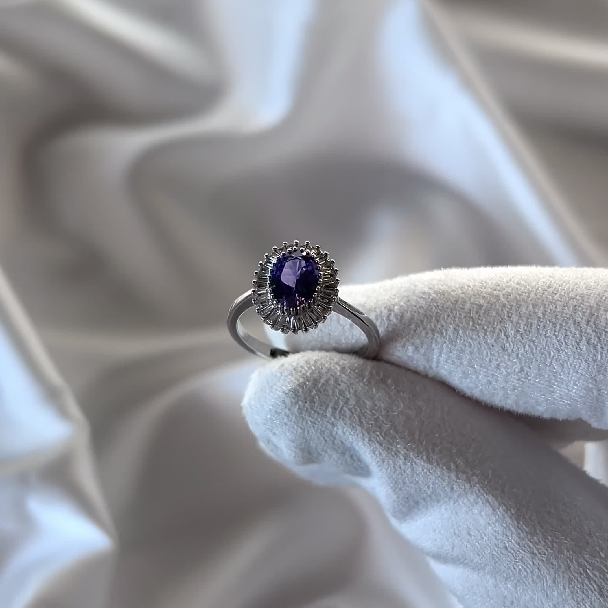 Кольцо с танзанитом и бриллиантами из белого золота 585 пробы арт. R2423-1013