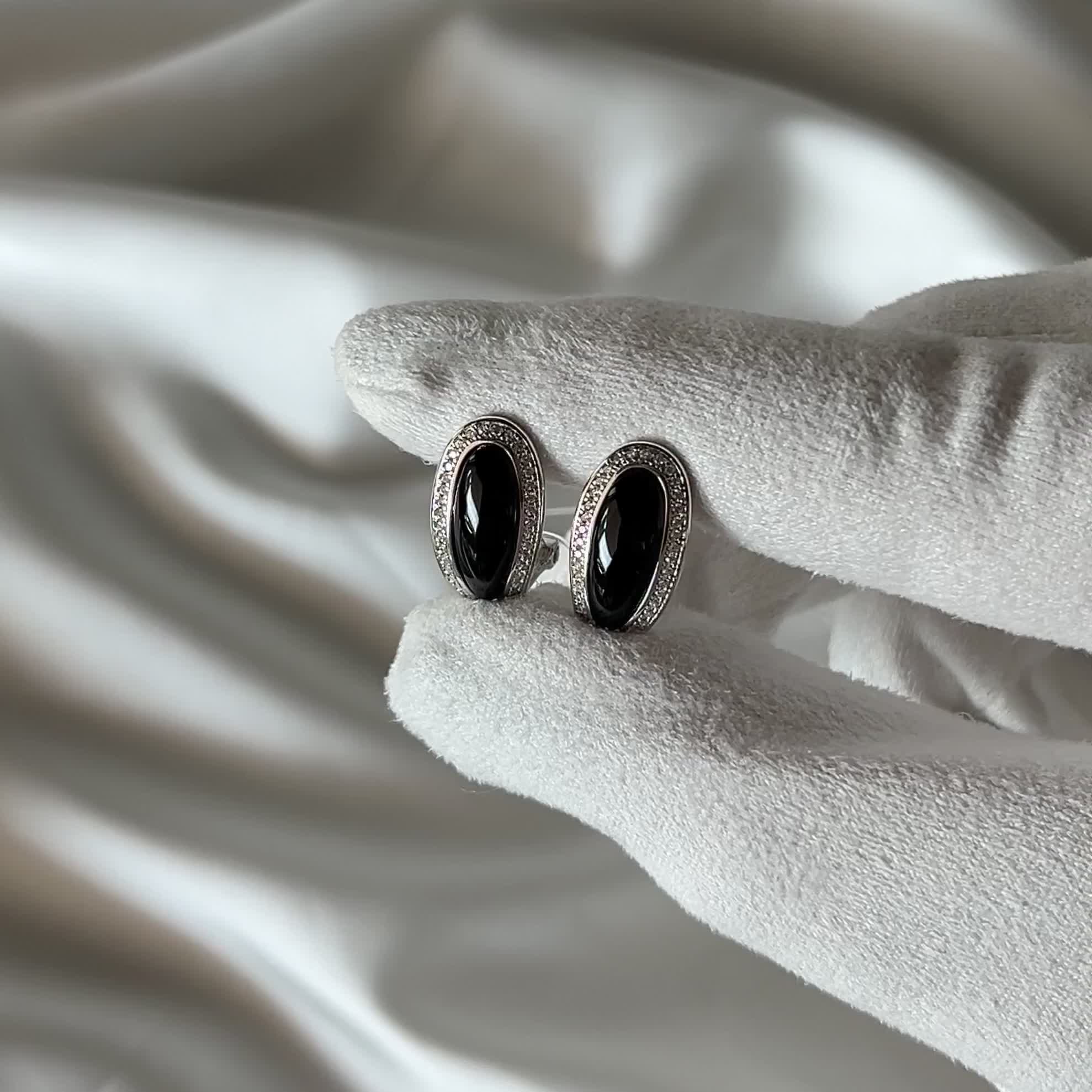 Серьги с фианитом и ониксом из серебра 925 пробы арт. SE40152_SR_OX_WG