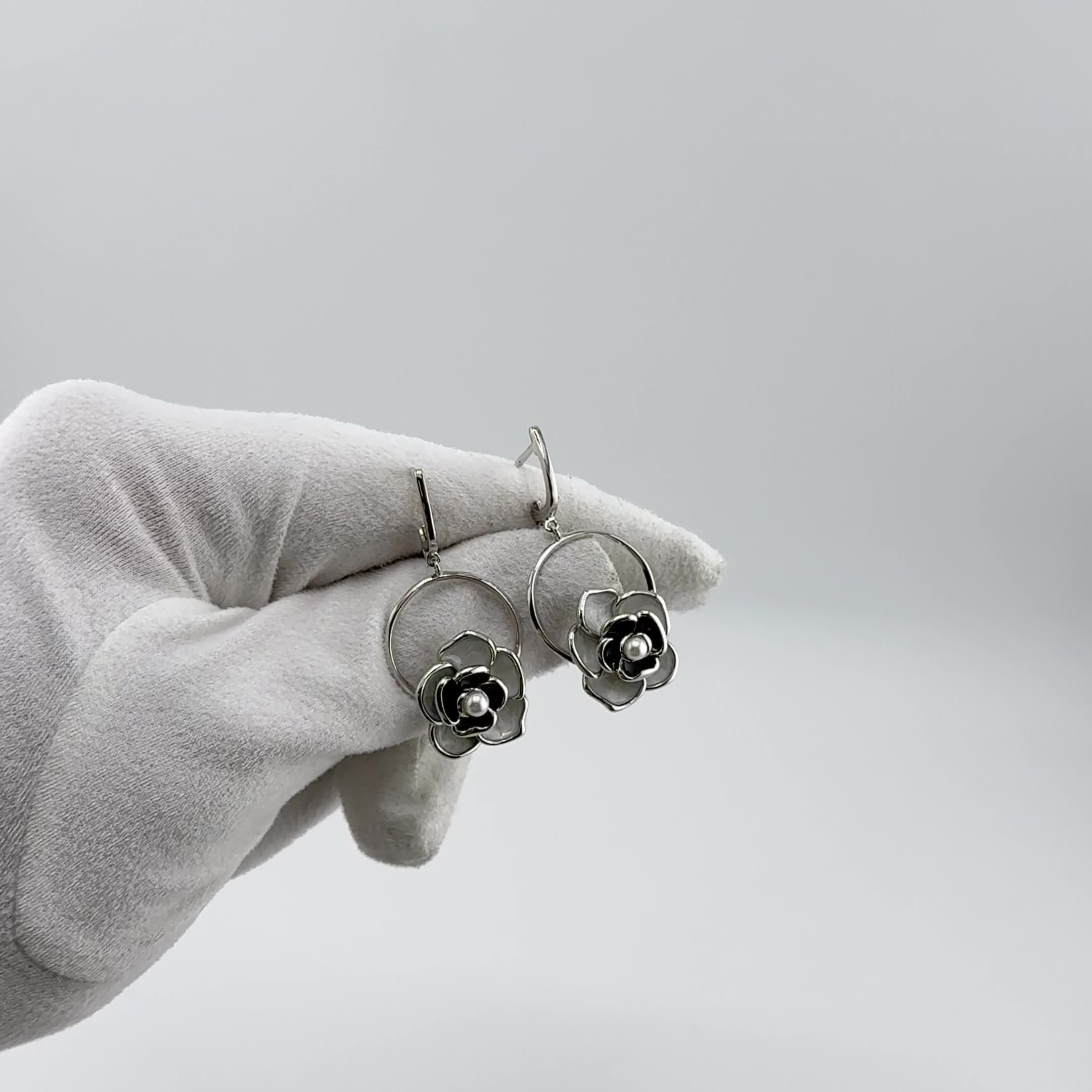 Серьги "Цветы" с жемчугом и эмалью из серебра 925 пробы арт. SE40483-BY_SR_WM_ENAM_WG