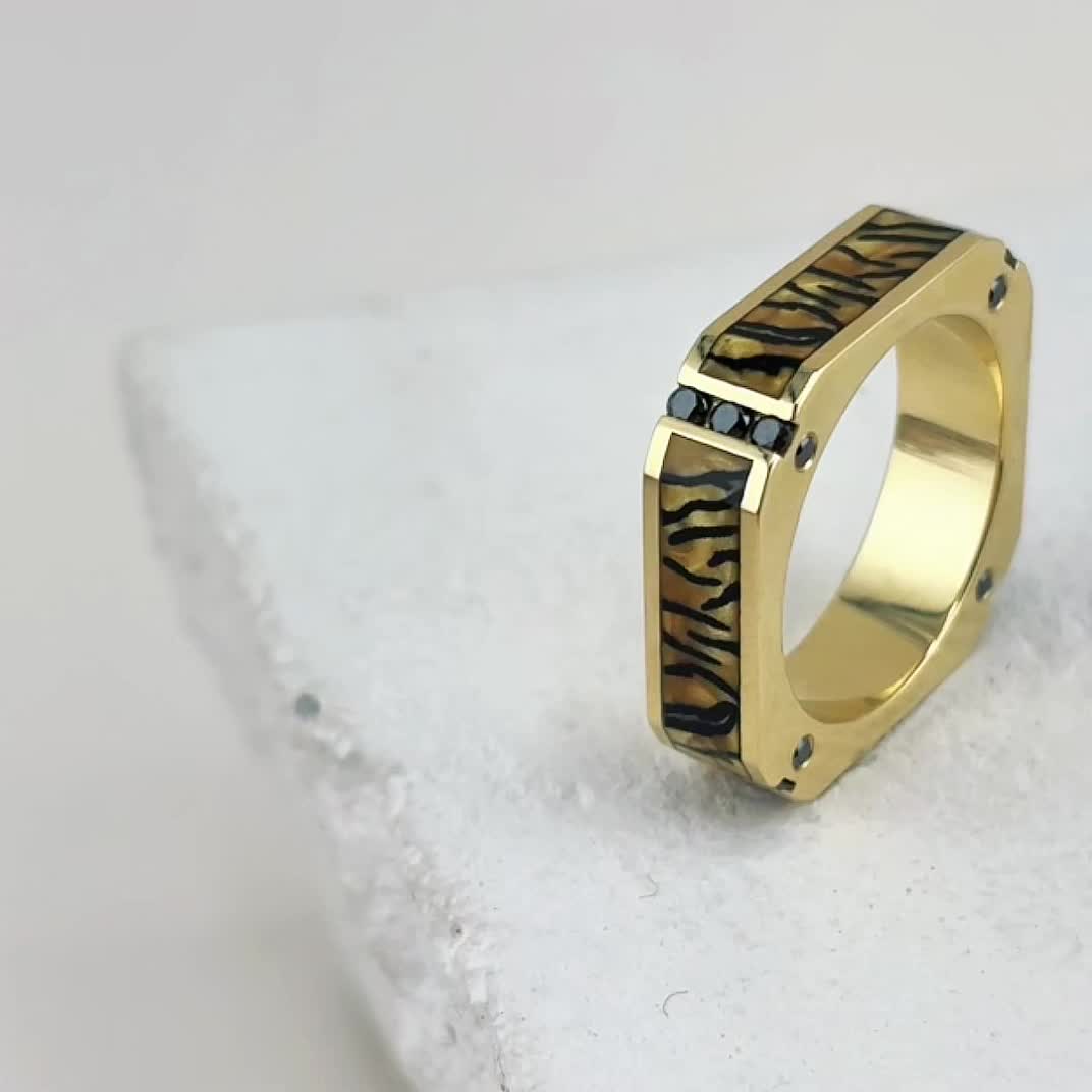 Кольцо с черными бриллиантами из желтого золота 585 пробы арт. SF-к107-20чбр/ж