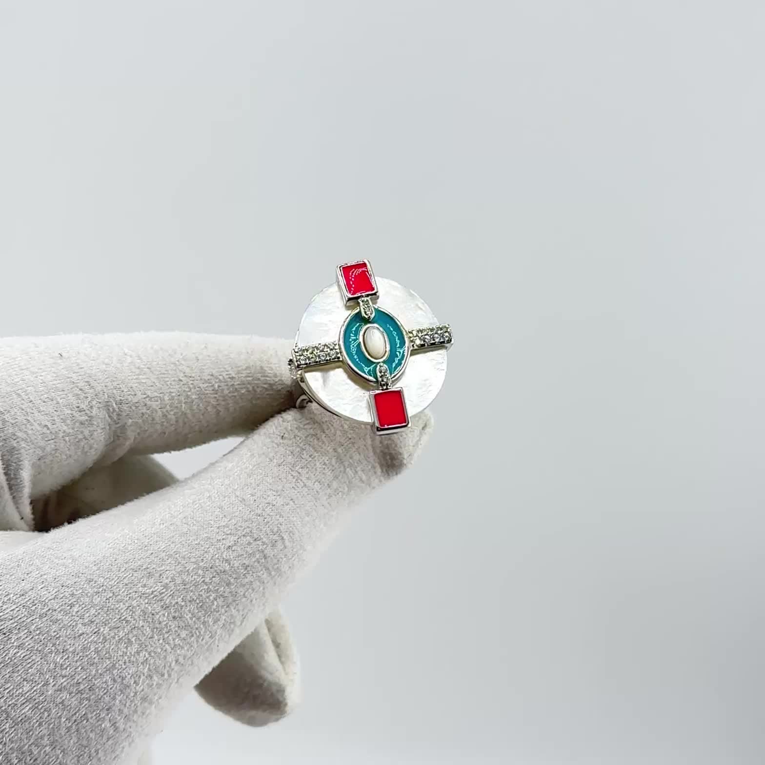 Кольцо с перламутром, эмалью и фианитами из серебра 925 пробы арт. SR38251-BR_KO_SH_ENAM_WG