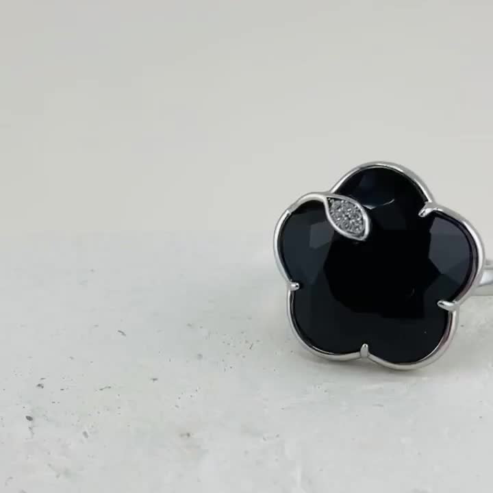 Кольцо "Цветок" с ониксом и фианитами из серебра 925 пробы арт. SR39501-BW_KO_OX_WG