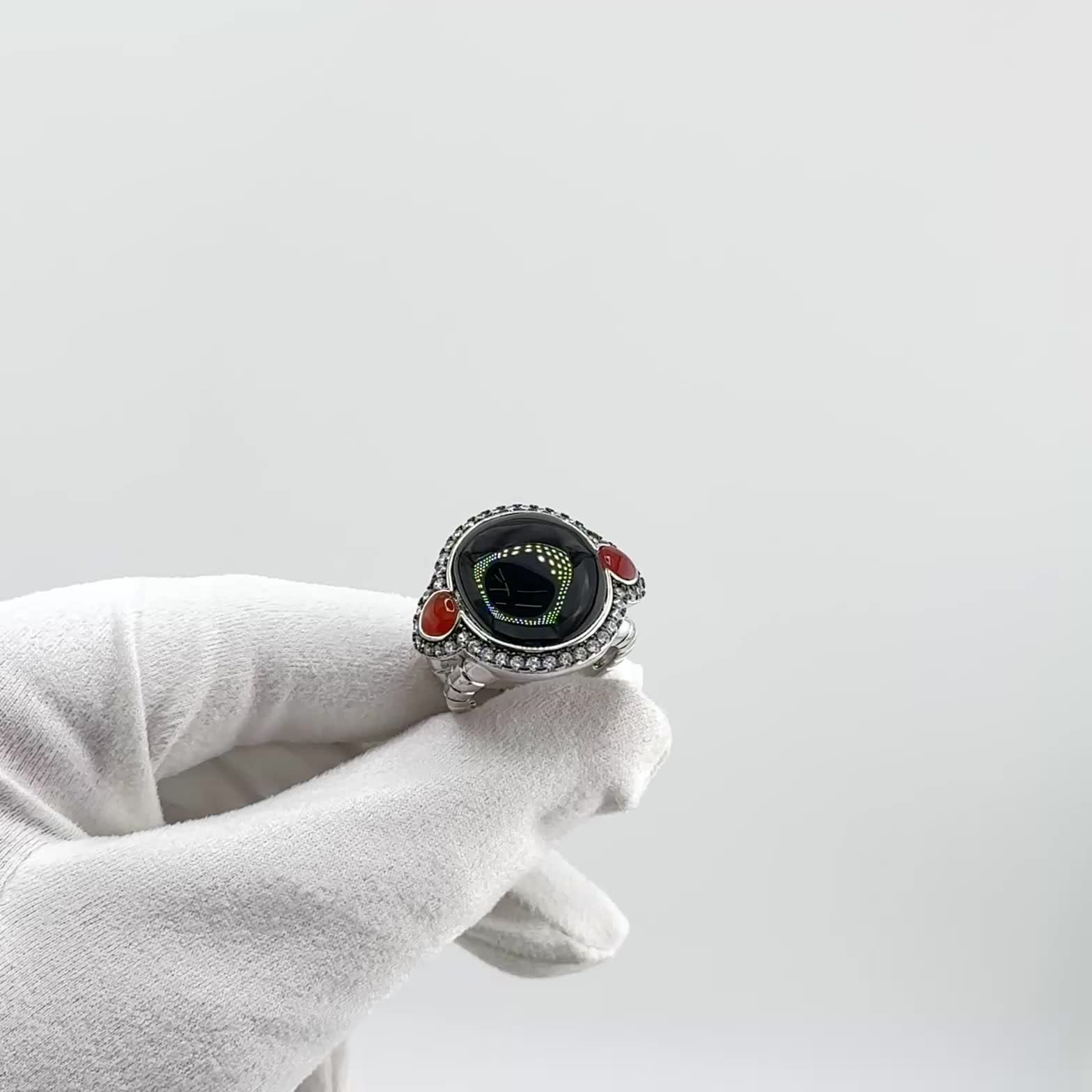 Кольцо с ониксом, агатом и фианитами из серебра 925 пробы арт. SR41491_KO_OX_WG