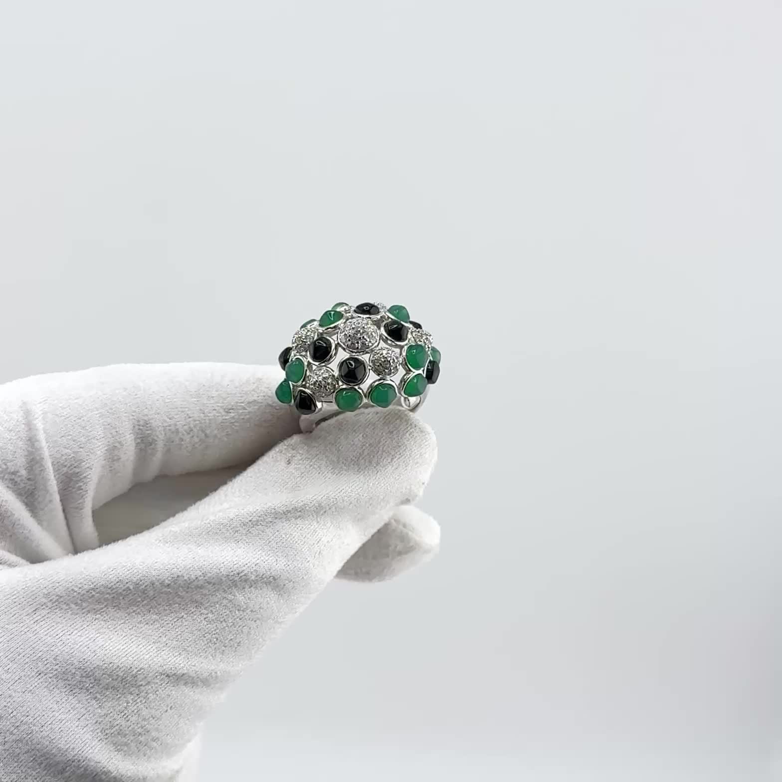 Кольцо с агатом, ониксом и фианитами из серебра 925 пробы арт. SR41492_KO_OX_ZAG_WG