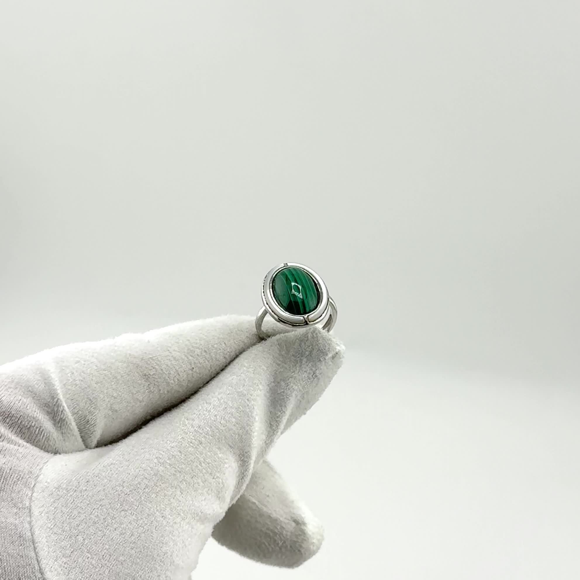 Кольцо с малахитом и перламутром из серебра 925 пробы арт. SR5088_KO_MH_SH_WG