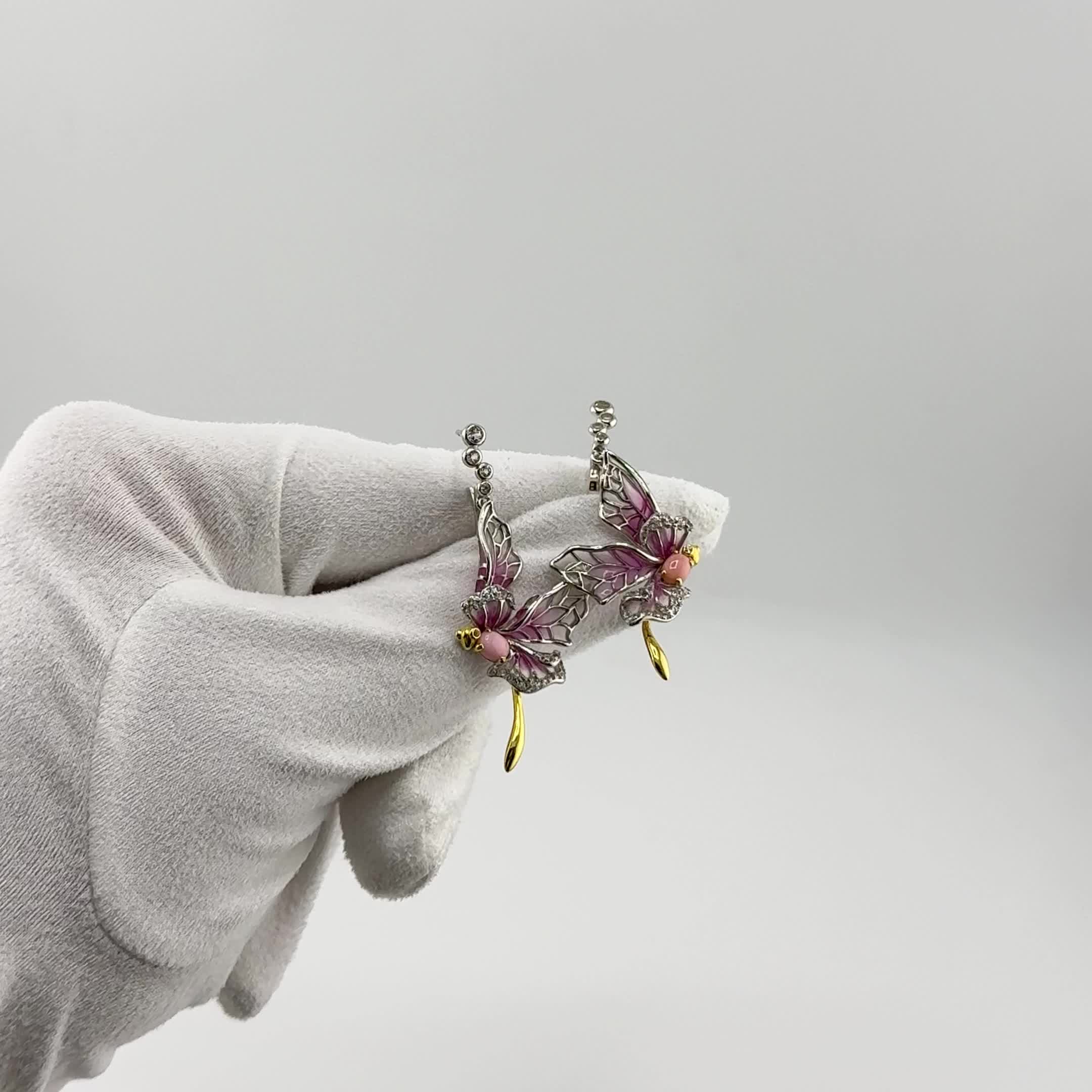 Серьги "Бабочки" с топазами, перламутром и эмалью из серебра 925 пробы с позолотой арт. YE02471_SR_SH_ENAM_WJ