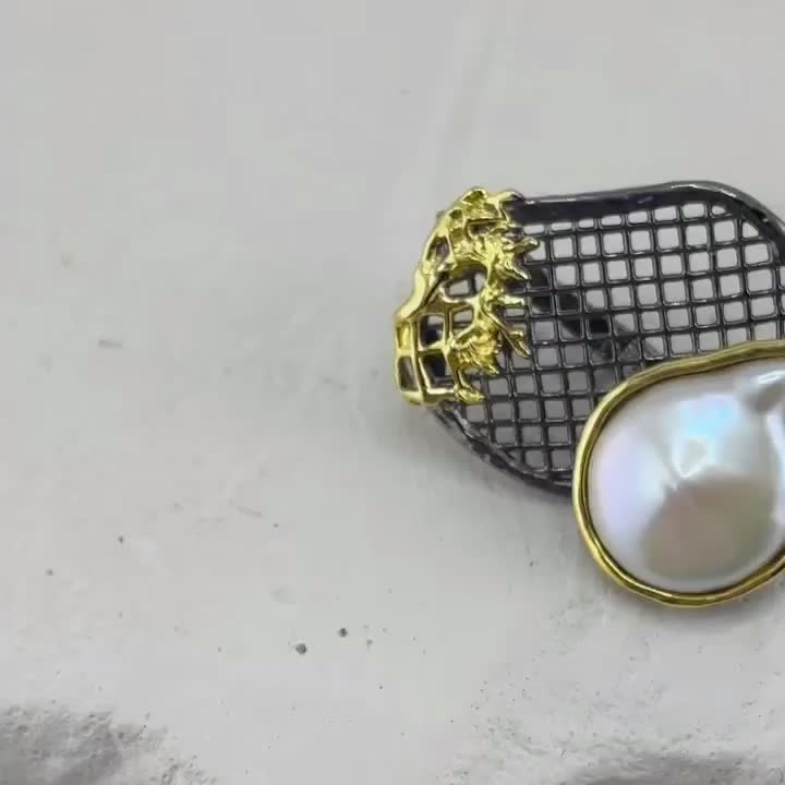 Серьги с барочным жемчугом из серебра 925 пробы с позолотой арт. YE03281_SR_WB_BJ