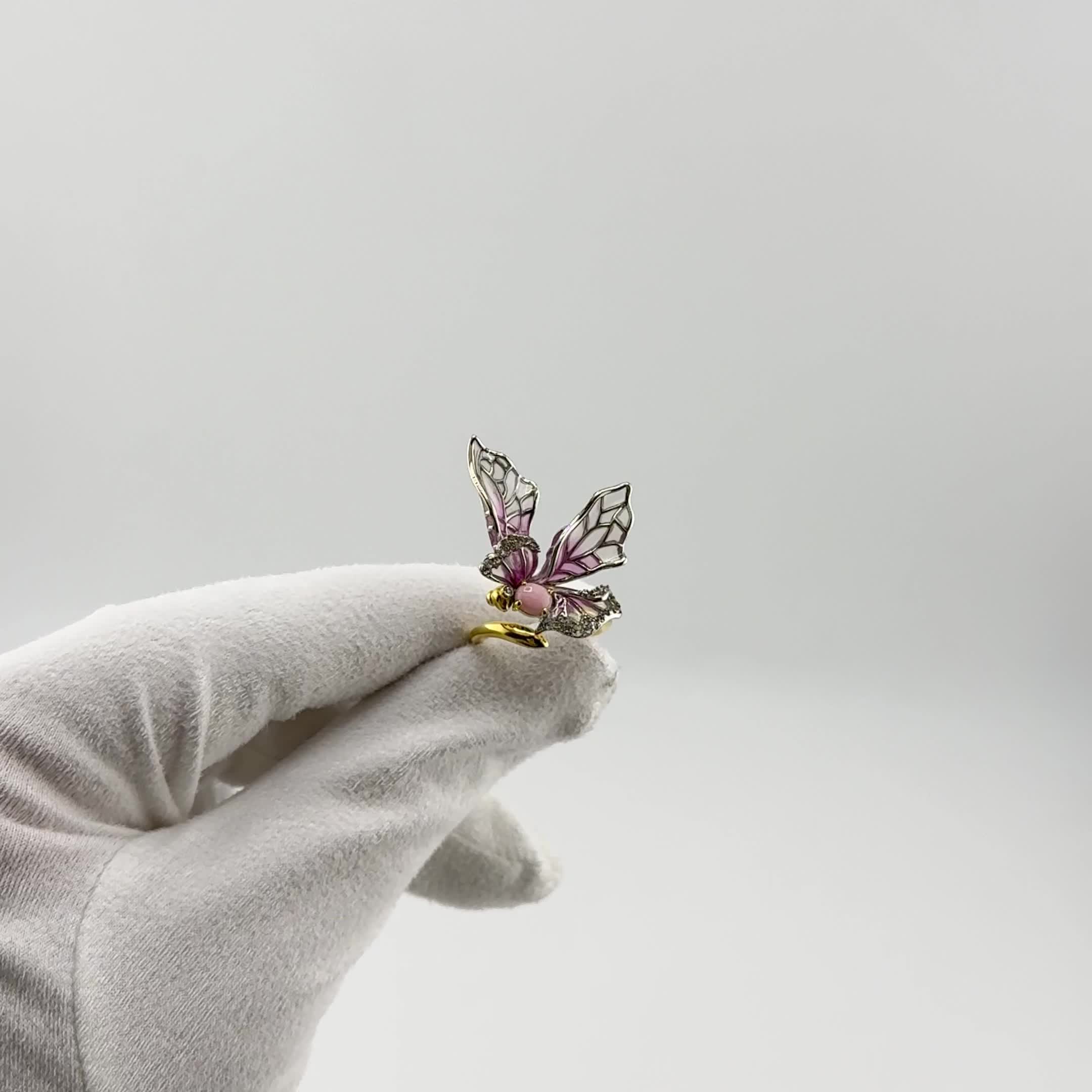 Кольцо "Бабочка" с топазами, перламутром и эмалью из серебра 925 пробы с позолотой арт. YR02471_KO_SH_ENAM_WJ