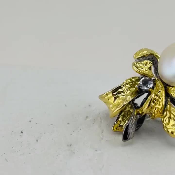 Кольцо с барочным жемчугом и топазом из серебра 925 пробы с позолотой арт. YR02779_KO_WB_BJ