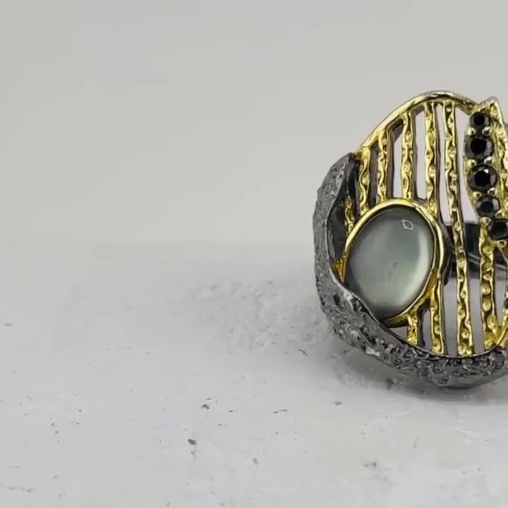 Кольцо с пренитом и шпинелью из серебра 925 пробы с позолотой арт. YR02880_KO_PH_SP_BJ