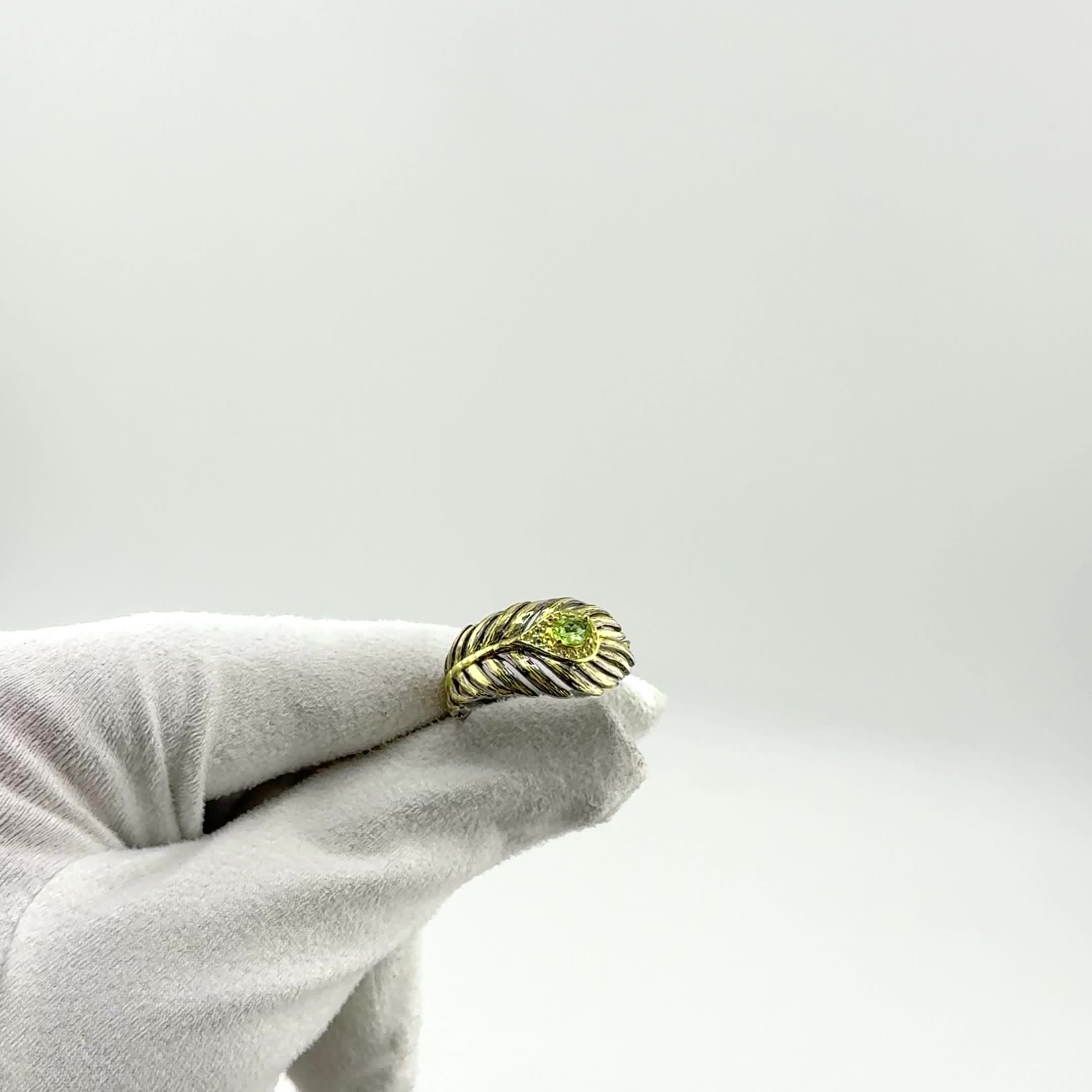 Кольцо "Перо" с перидотом и топазами из серебра 925 пробы с позолотой арт. YR02995_KO_PD_BJ