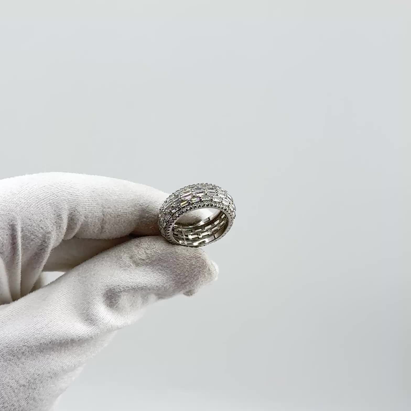 Кольцо с фианитами из серебра 925 пробы арт. ZQ_397_KO_WG