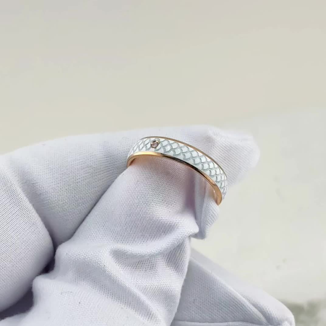 Кольцо обручальное с бриллиантом и керамикой из золота 585 пробы арт. ГКлз-24ж-1бр/к