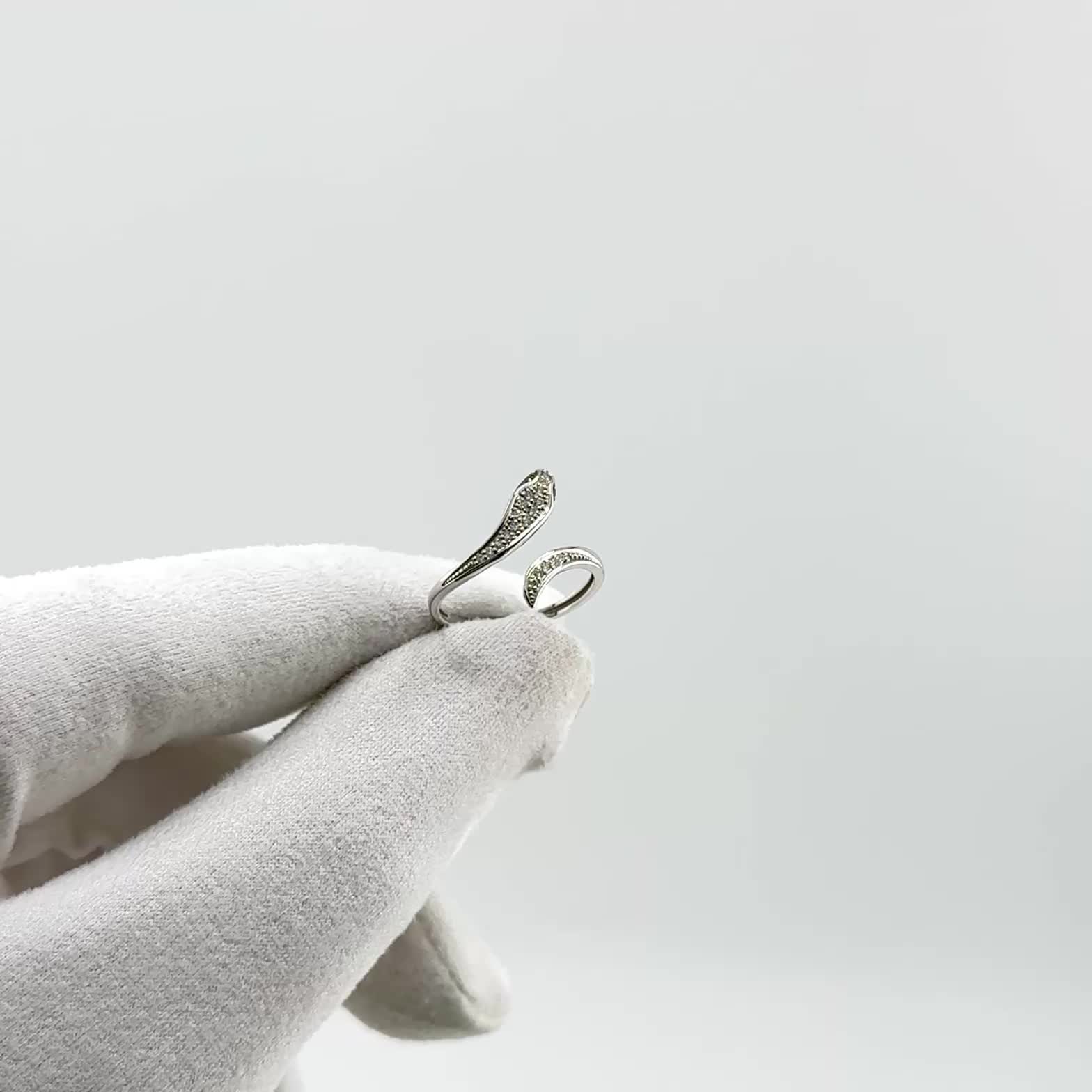 Кольцо "Змея" с бриллиантами из белого золота 585 пробы арт. К/279-225