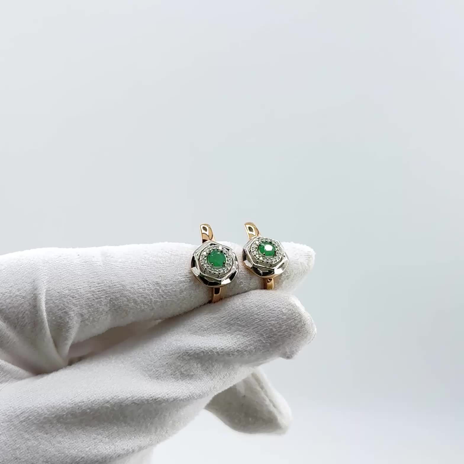 Серьги с изумрудами и бриллиантами из золота 585 пробы арт. С/824-0123